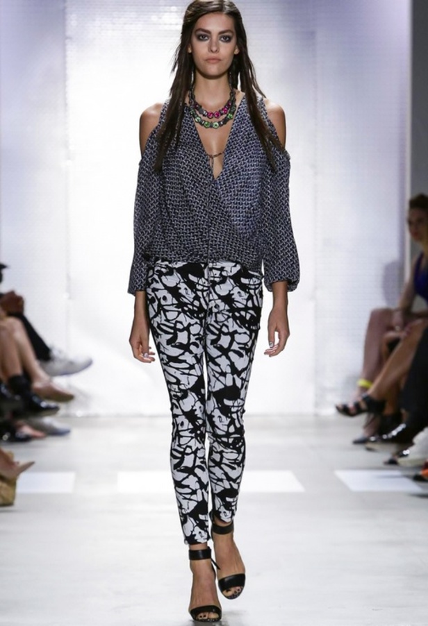 عالم من الألوان في مجموعةNicole Miller