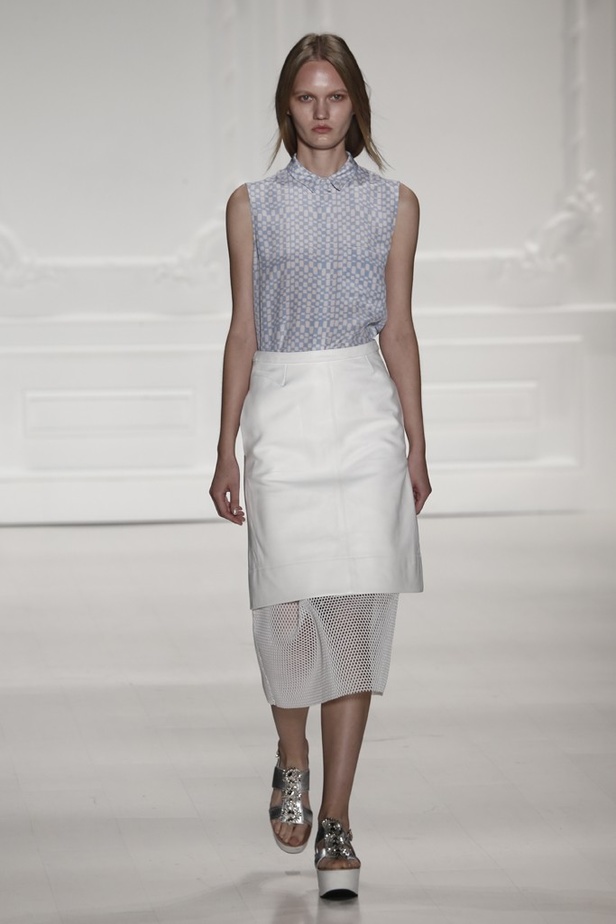 إطلالة شبابية من Noon By Noor