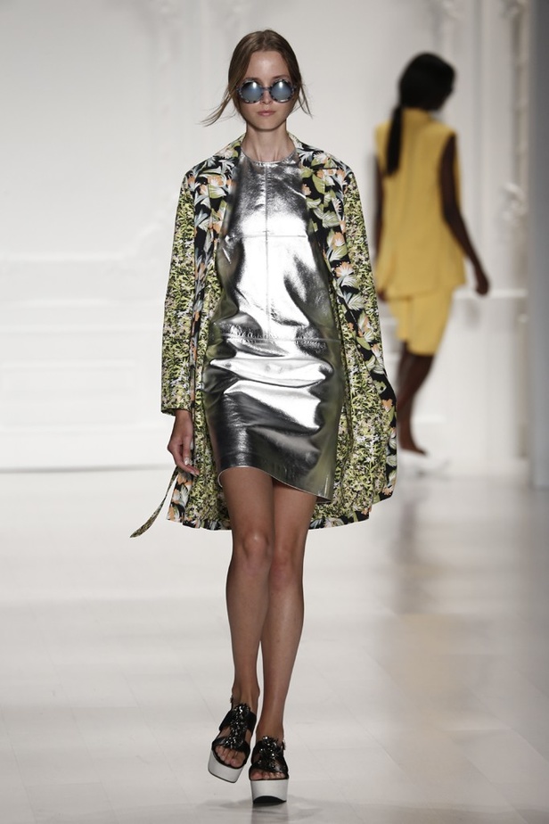 إطلالة شبابية من Noon By Noor