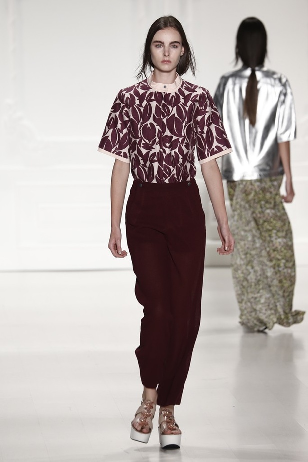 إطلالة شبابية من Noon By Noor