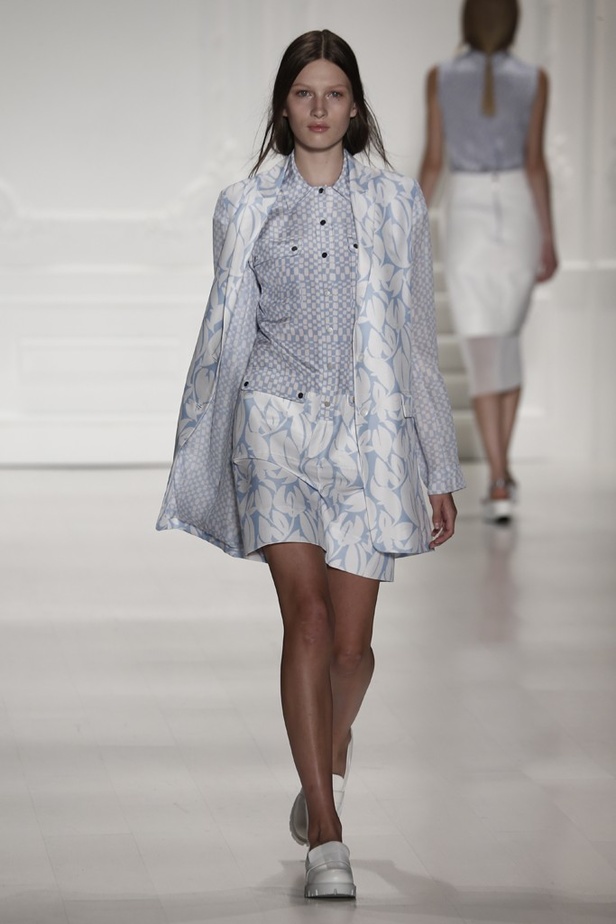 إطلالة شبابية من Noon By Noor