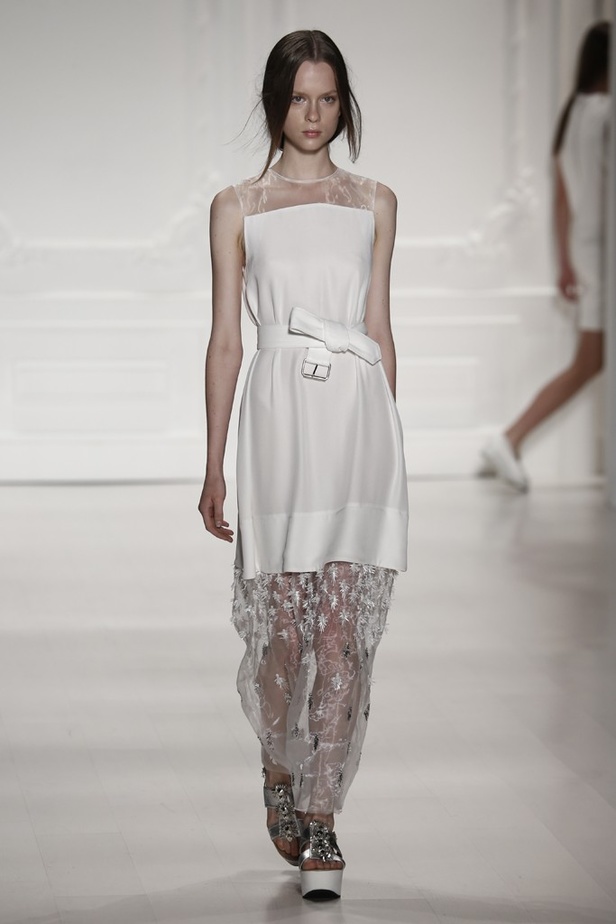 إطلالة شبابية من Noon By Noor