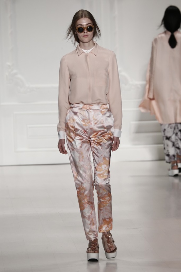 إطلالة شبابية من Noon By Noor