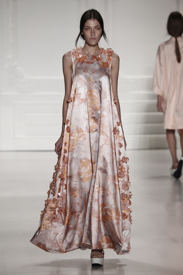 إطلالة شبابية من Noon By Noor