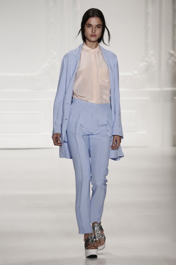 إطلالة شبابية من Noon By Noor