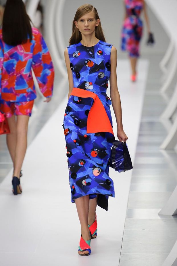 ربيع Roksanda.. مرح المراهقة وصرامة العمل