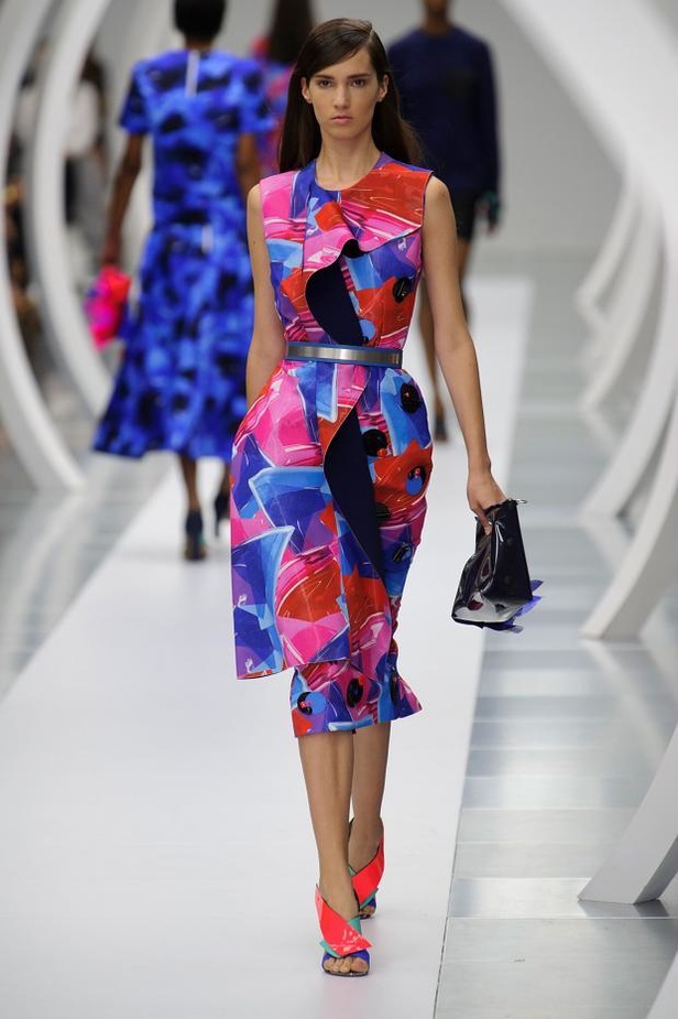 ربيع Roksanda.. مرح المراهقة وصرامة العمل