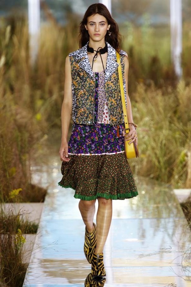 Coach تحتفل بصيف مفعم بالألوان..