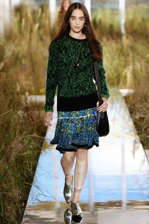 Coach تحتفل بصيف مفعم بالألوان..