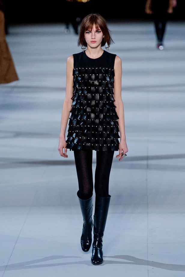 Saint Laurent... شباب ينبض بالحيوية والكلاسيكية معاً