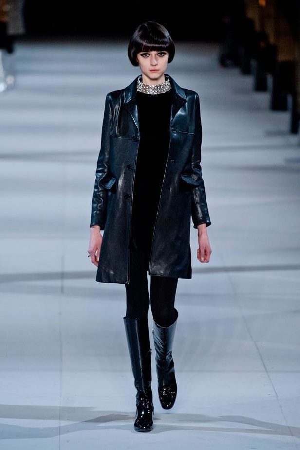 Saint Laurent... شباب ينبض بالحيوية والكلاسيكية معاً