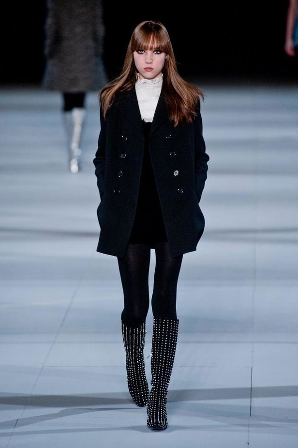 Saint Laurent... شباب ينبض بالحيوية والكلاسيكية معاً
