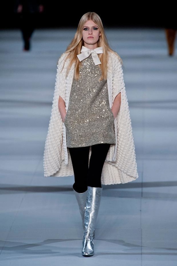 Saint Laurent... شباب ينبض بالحيوية والكلاسيكية معاً