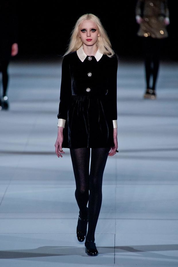Saint Laurent... شباب ينبض بالحيوية والكلاسيكية معاً