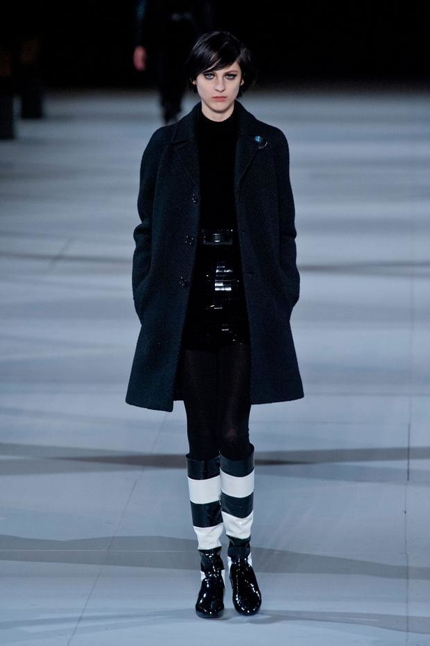 Saint Laurent... شباب ينبض بالحيوية والكلاسيكية معاً