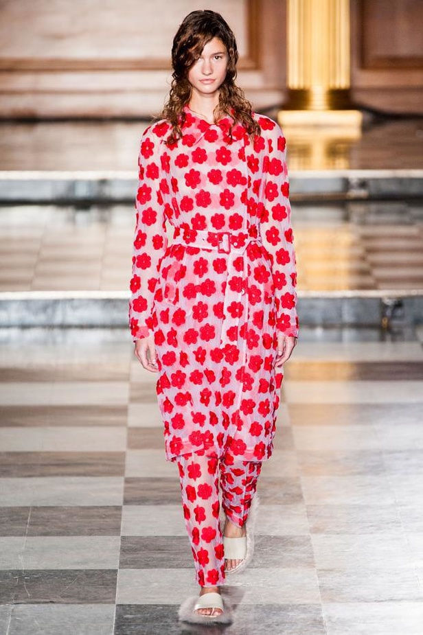 Simone Rocha .. فخامة تليق بالجميلات