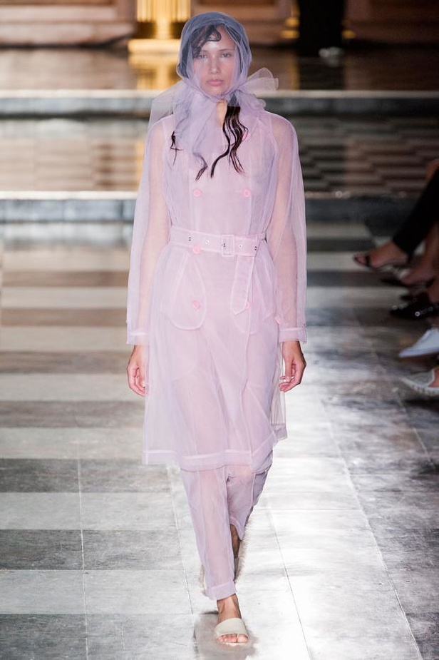 Simone Rocha .. فخامة تليق بالجميلات