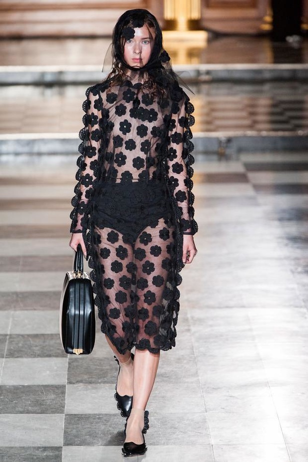 Simone Rocha .. فخامة تليق بالجميلات