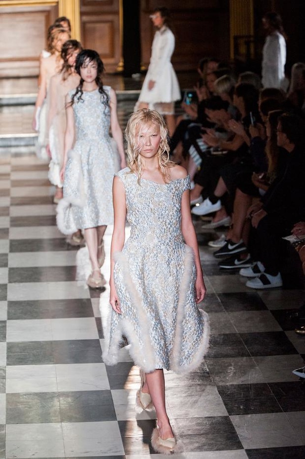 Simone Rocha .. فخامة تليق بالجميلات