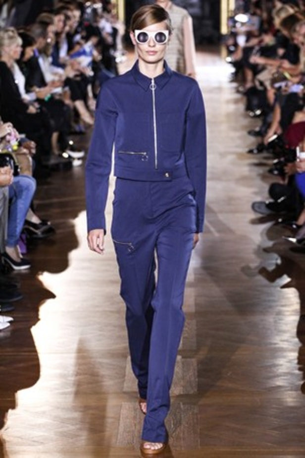 Stella McCartney تعيد للدانتيل رونقه