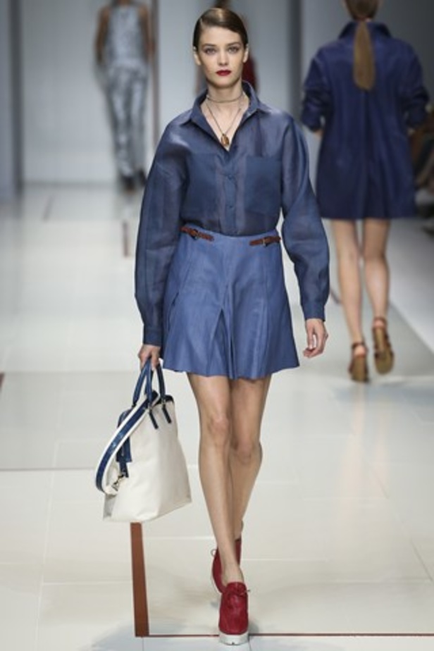 تصاميم راقية من Trussardi لربيع وصيف 2014 