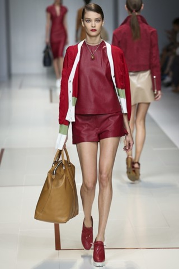 تصاميم راقية من Trussardi لربيع وصيف 2014 