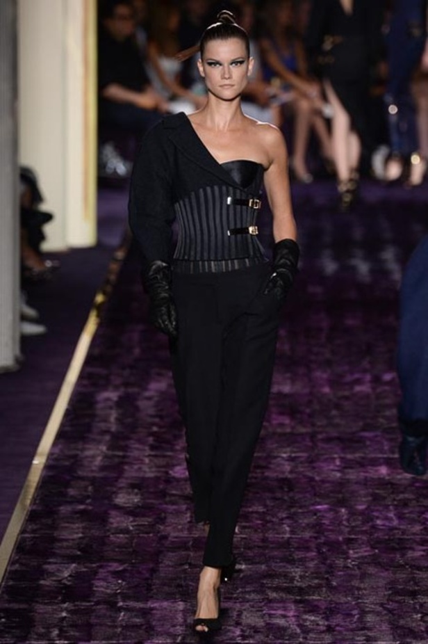 روح الخمسينيات في مجموعة الأزياء الفاخرة لخريف 2014 من Versace