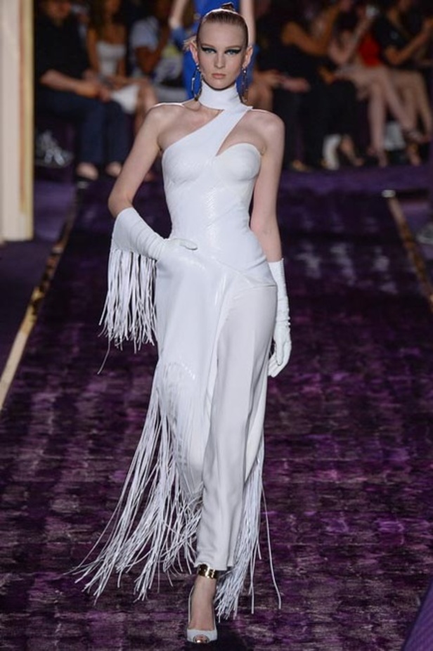 روح الخمسينيات في مجموعة الأزياء الفاخرة لخريف 2014 من Versace