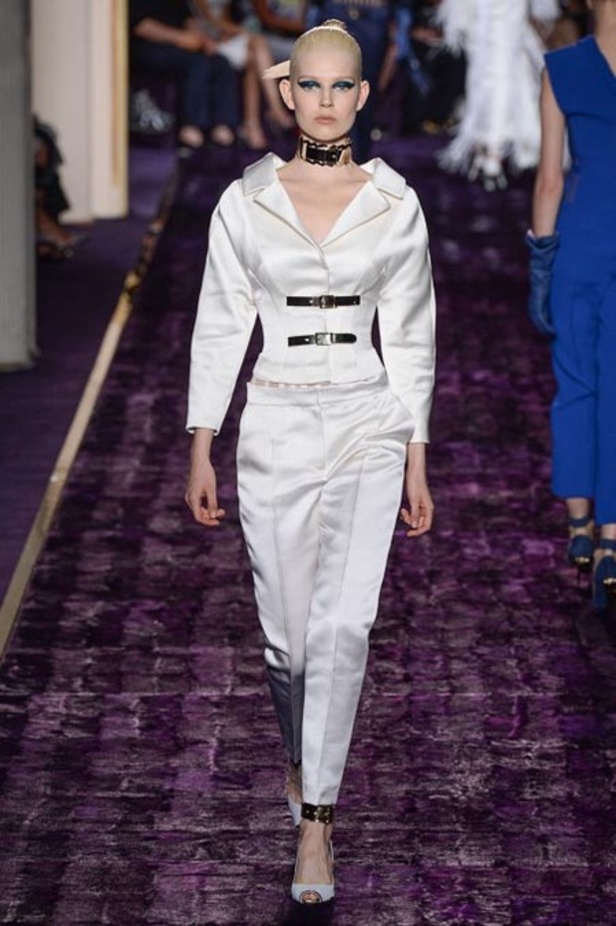 روح الخمسينيات في مجموعة الأزياء الفاخرة لخريف 2014 من Versace