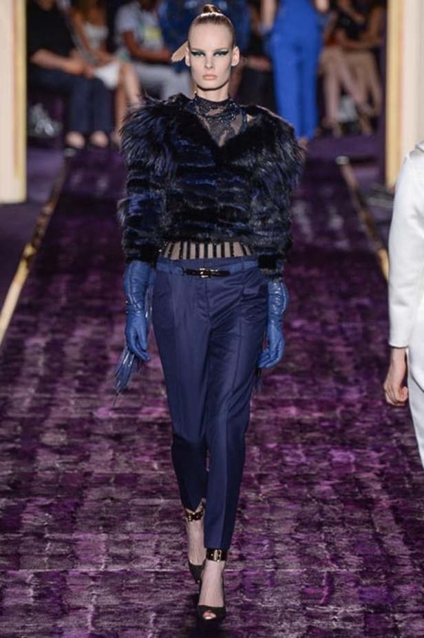 روح الخمسينيات في مجموعة الأزياء الفاخرة لخريف 2014 من Versace