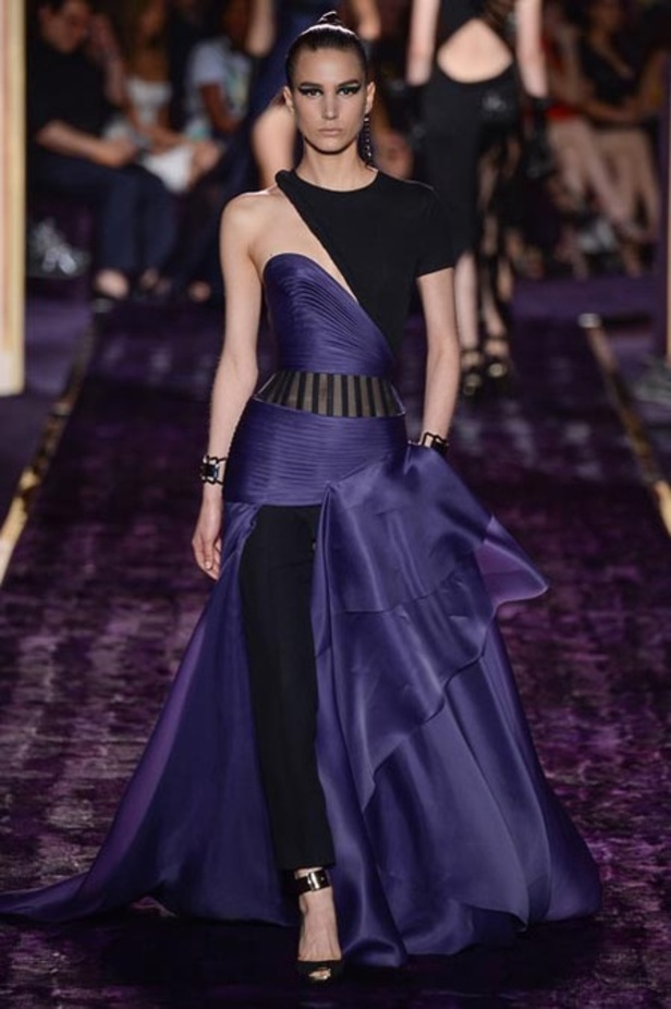 روح الخمسينيات في مجموعة الأزياء الفاخرة لخريف 2014 من Versace