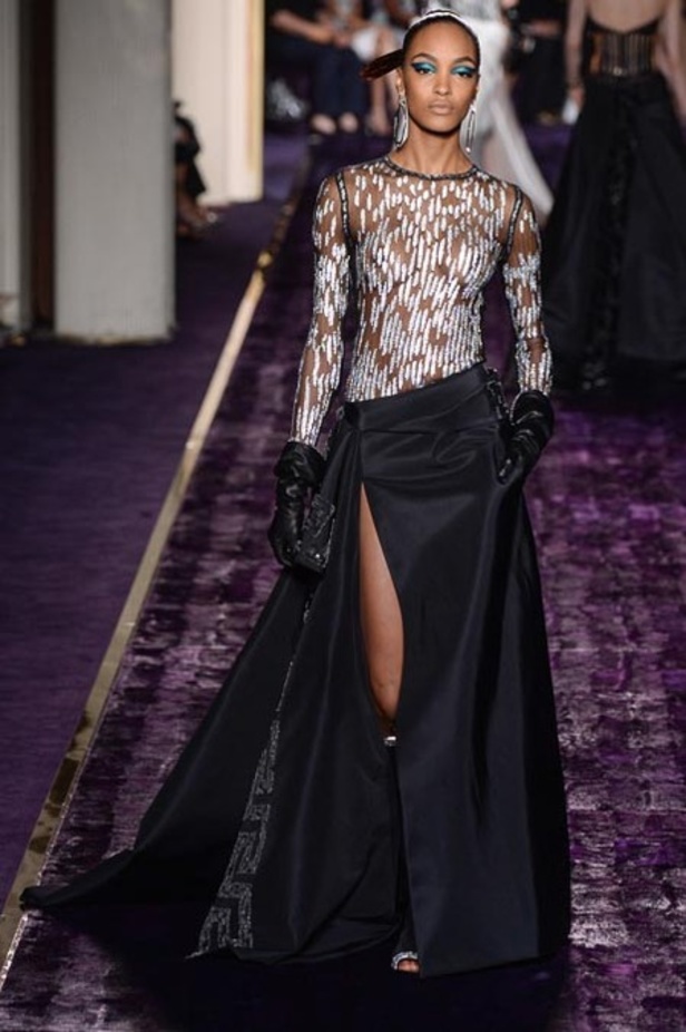 روح الخمسينيات في مجموعة الأزياء الفاخرة لخريف 2014 من Versace