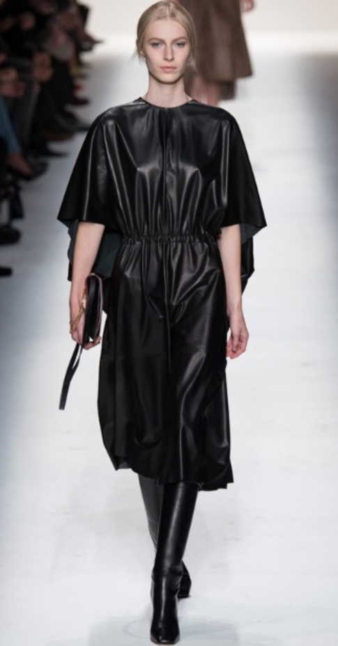 Valentino... أليس في بلاد الفخامة 