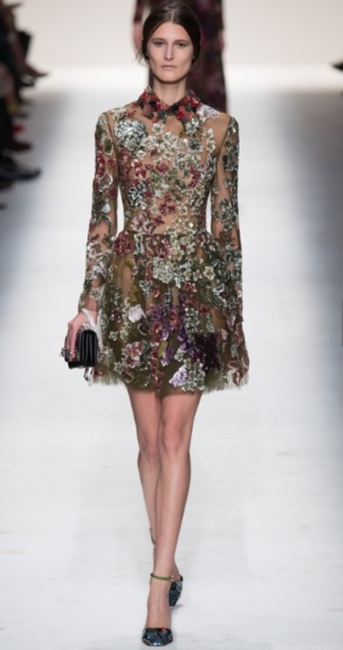 Valentino... أليس في بلاد الفخامة 