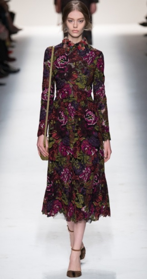 Valentino... أليس في بلاد الفخامة 