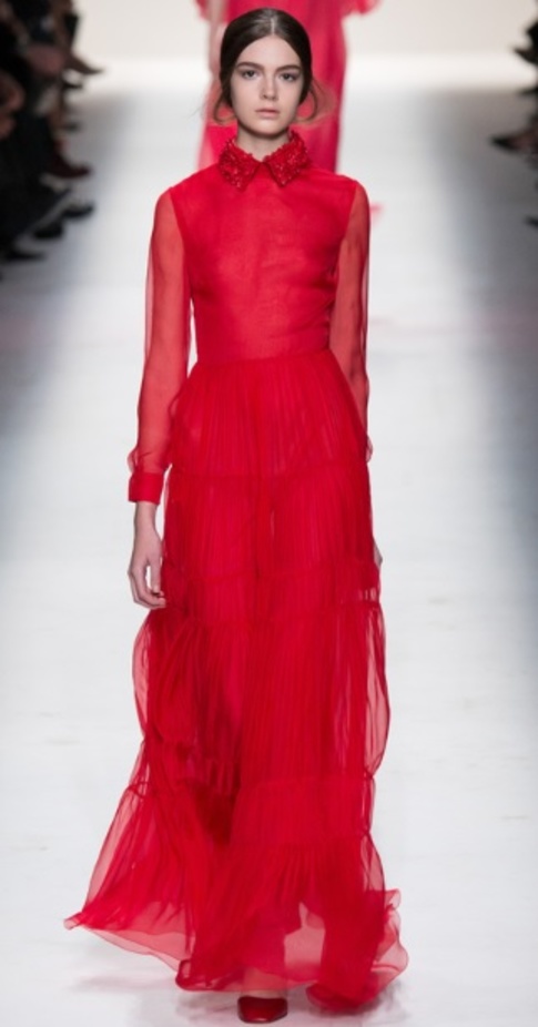 Valentino... أليس في بلاد الفخامة 