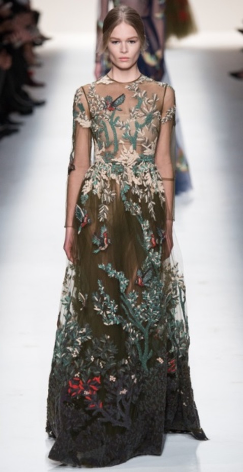 Valentino... أليس في بلاد الفخامة 