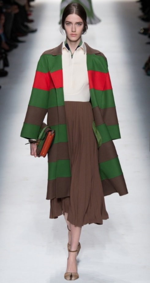 Valentino... أليس في بلاد الفخامة 