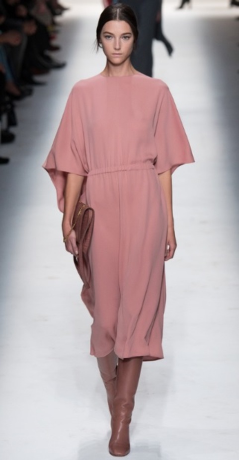 Valentino... أليس في بلاد الفخامة 