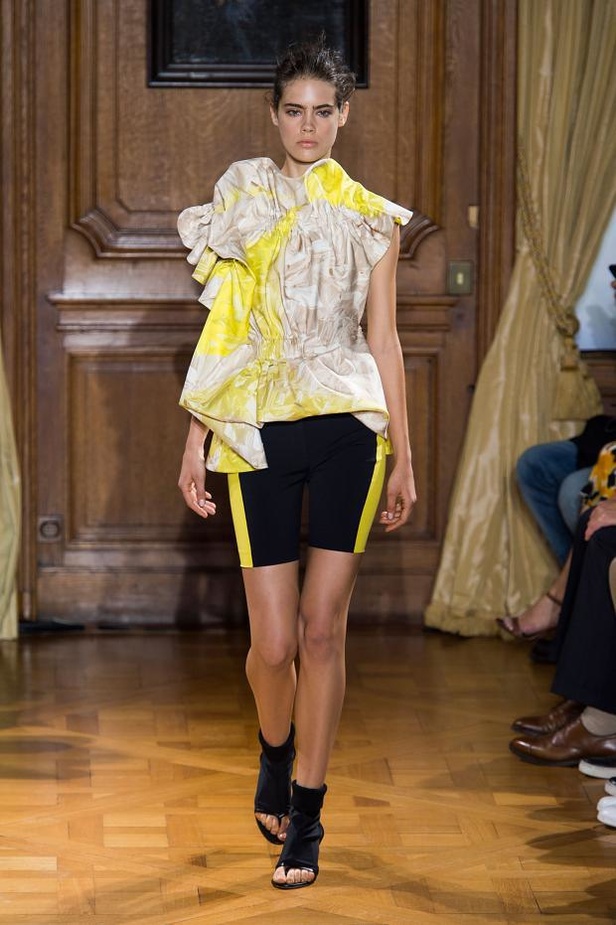 Viktor & Rolf .. نعومة قاسية لربيع رياضي