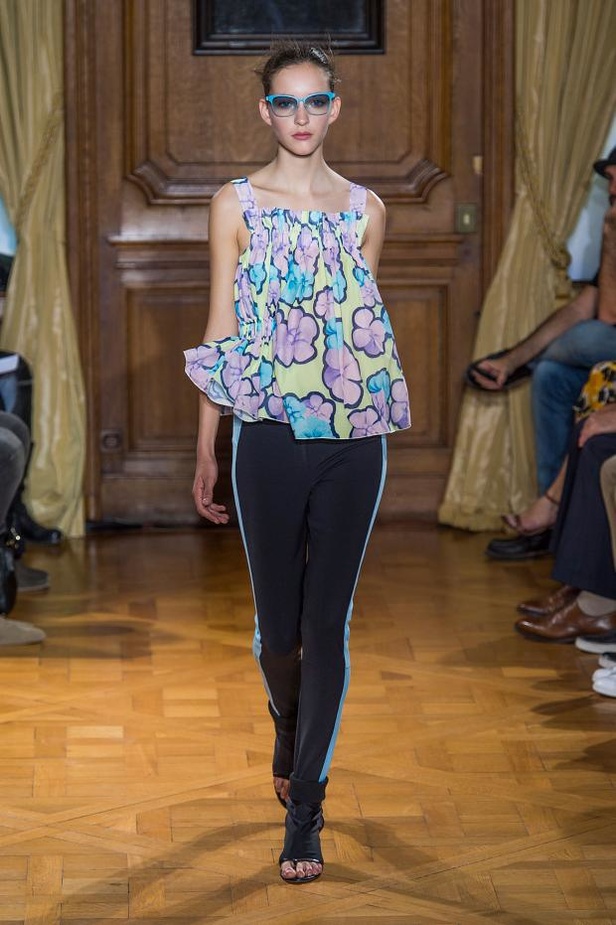 Viktor & Rolf .. نعومة قاسية لربيع رياضي