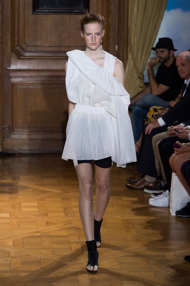 Viktor & Rolf .. نعومة قاسية لربيع رياضي