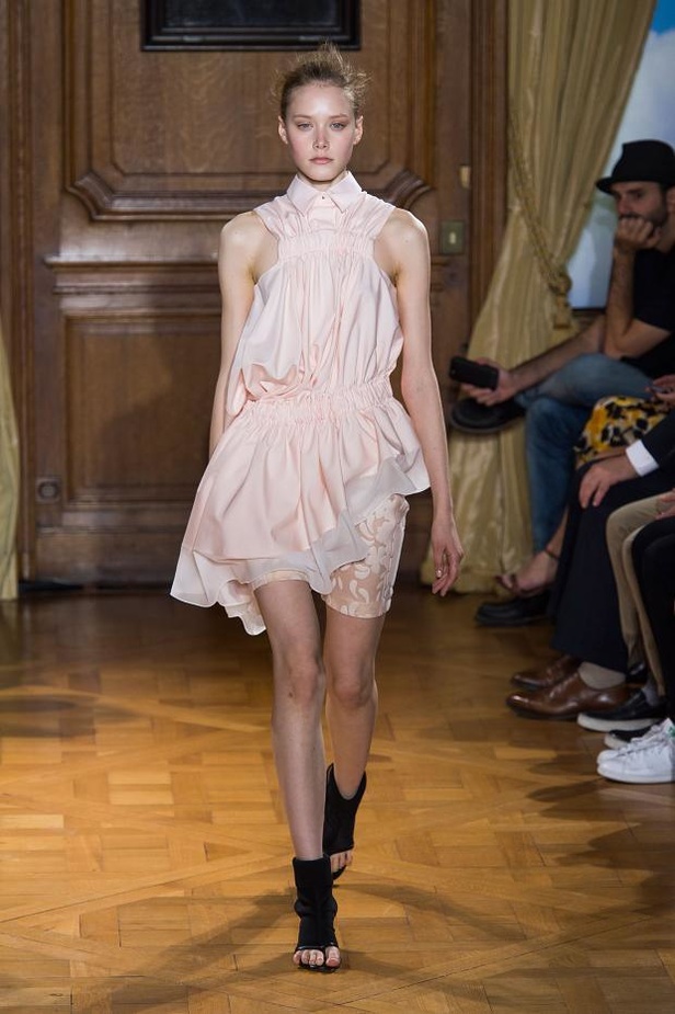 Viktor & Rolf .. نعومة قاسية لربيع رياضي