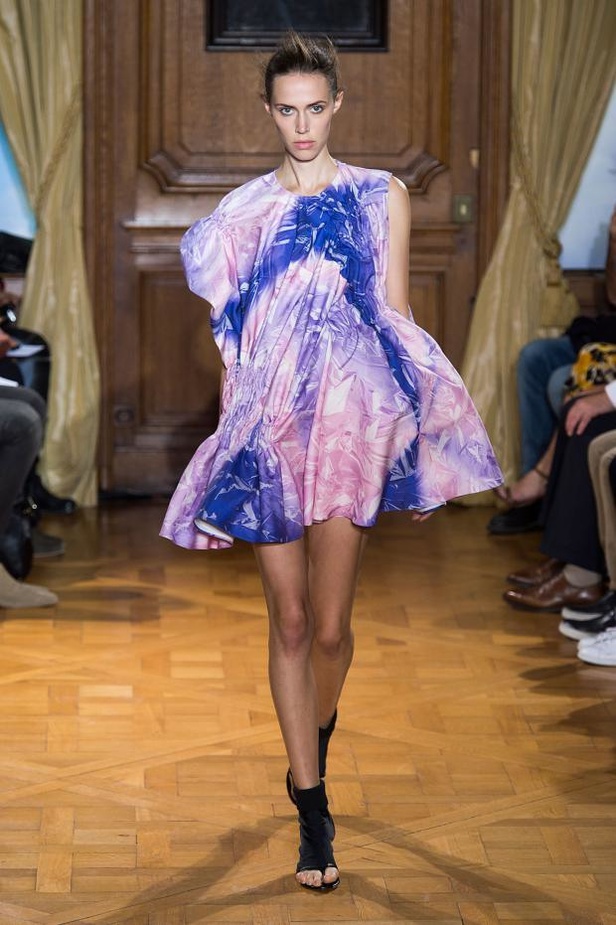 Viktor & Rolf .. نعومة قاسية لربيع رياضي