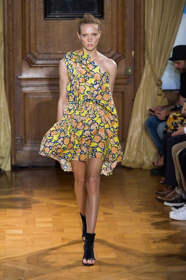 Viktor & Rolf .. نعومة قاسية لربيع رياضي