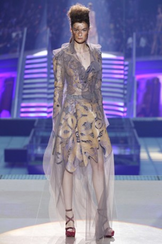 مجموعة Vivienne Westwood لإمرأة مقاتلة جريئة 