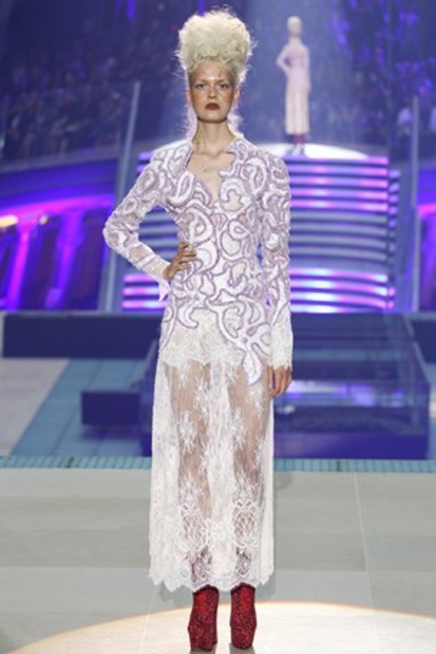 مجموعة Vivienne Westwood لإمرأة مقاتلة جريئة 