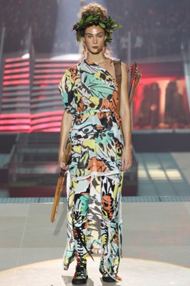 مجموعة Vivienne Westwood لإمرأة مقاتلة جريئة 