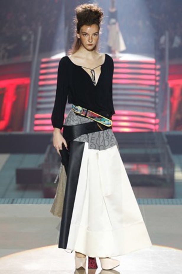 مجموعة Vivienne Westwood لإمرأة مقاتلة جريئة 