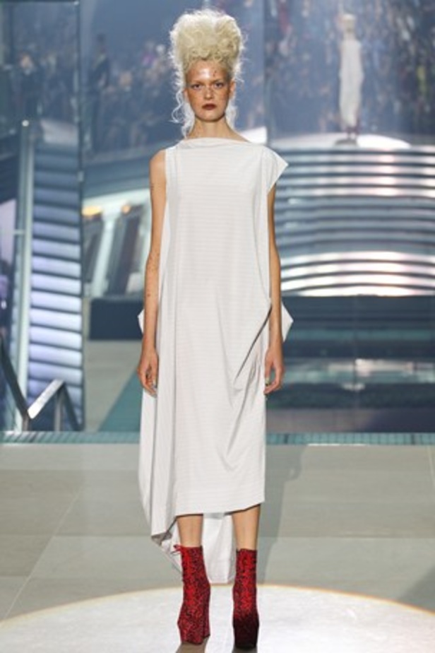 مجموعة Vivienne Westwood لإمرأة مقاتلة جريئة 